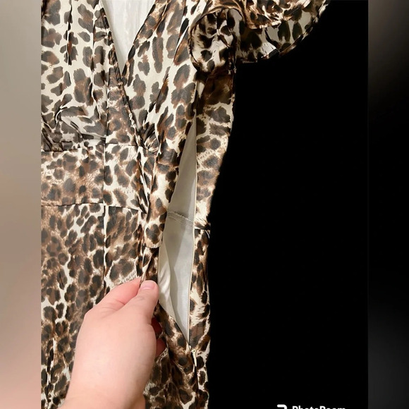 NWOT leopard print top with lace trim. - Picture 3 of 7